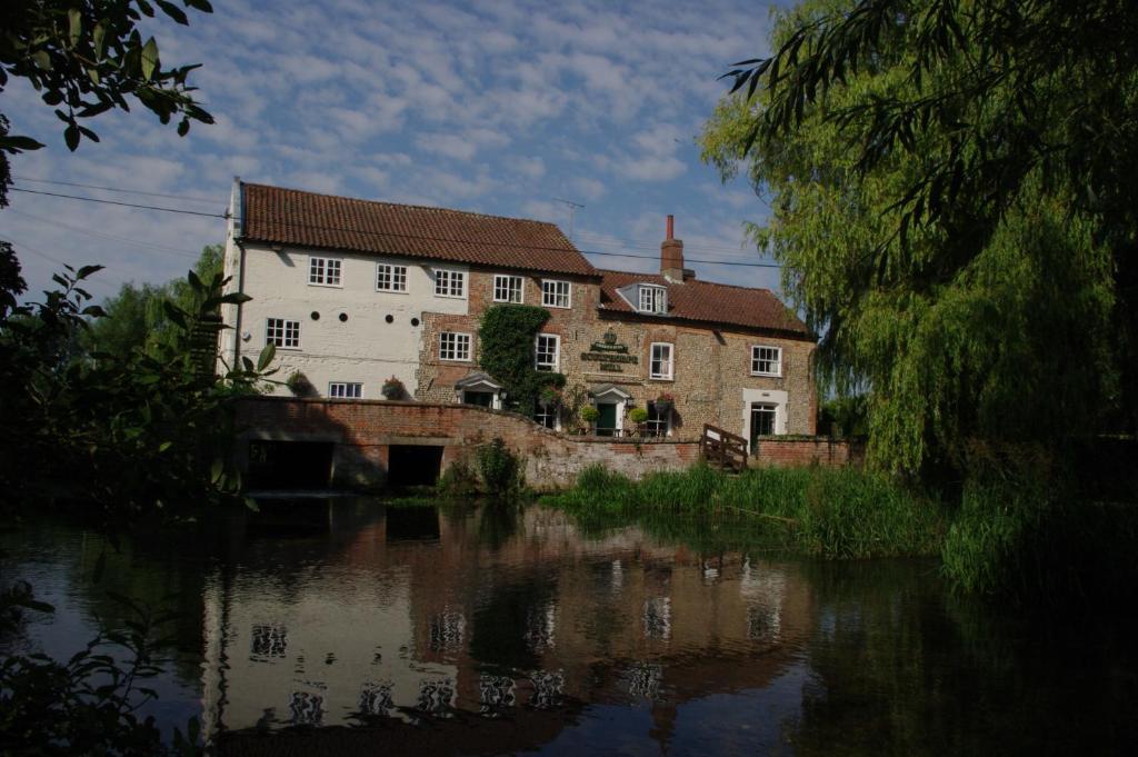 Sculthorpe Mill Hotel Fakenham Exterior photo